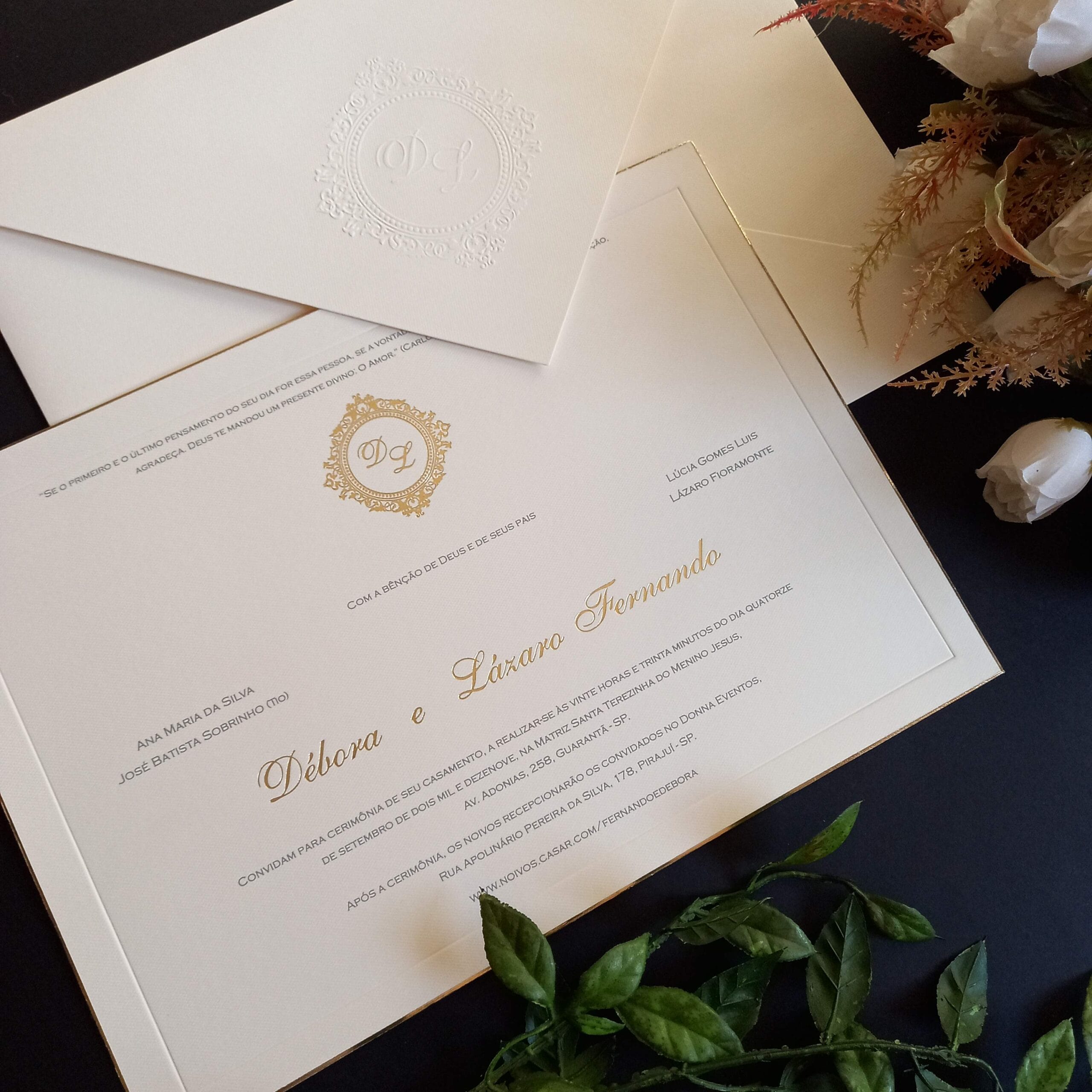 Home 14 Convite de casamento perolado com detalhem em dourado