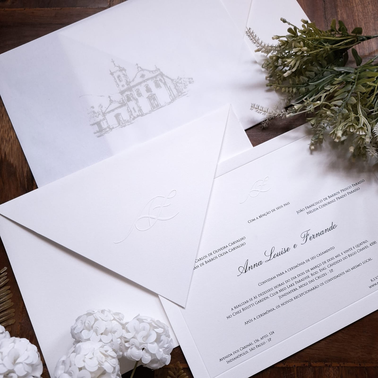 Home 8 convites de casamento elegantes com capa e ilustração de igreja